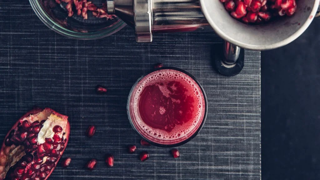 pomegranate juice benefits 1296x728 header 1024x575 1 - | Twój.blog